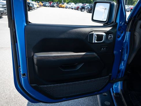 Used 2023 Jeep Gladiator Mojave AWD/4WD image 16