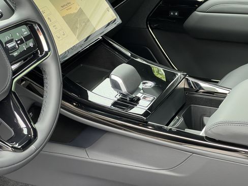 New 2025 Land Rover Range Rover Sport Dynamic SE image 24