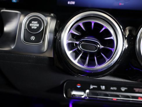 Certified 2025 Mercedes-Benz GLB 250 4MATIC image 23