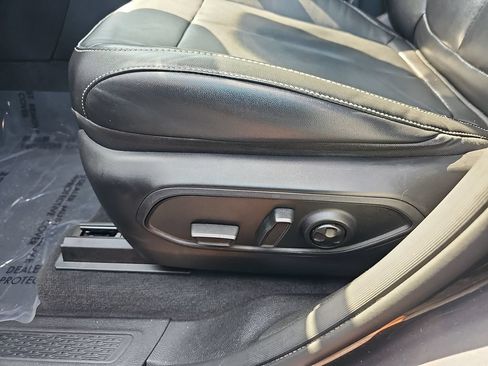 Used 2022 Jeep Grand Cherokee L Limited w/ Black Appearance Package RWD image 28