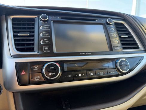 Used 2015 Toyota Highlander Limited image 27