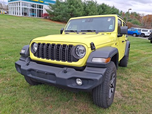 Used 2024 Jeep Wrangler Sport S image 4