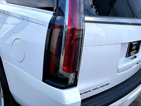 Used 2018 Cadillac Escalade Luxury image 27