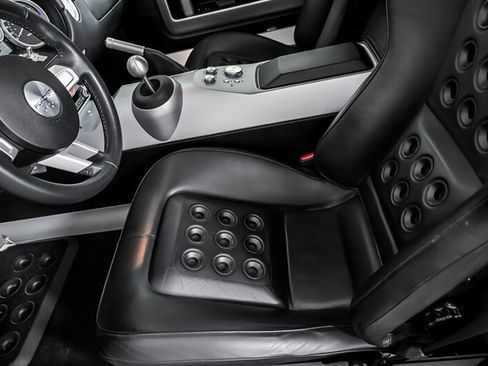 Used 2005 Ford GT RWD image 36