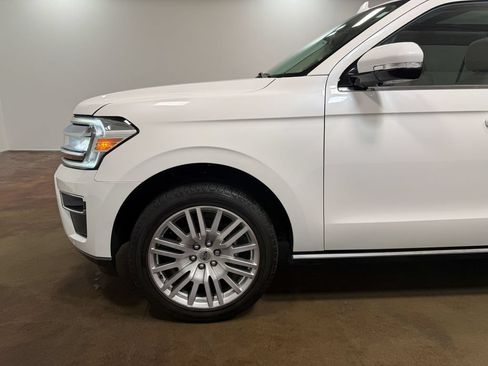 Used 2024 Ford Expedition Limited AWD/4WD image 38