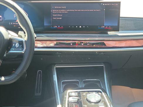 Used 2023 BMW 760i xDrive AWD/4WD image 27