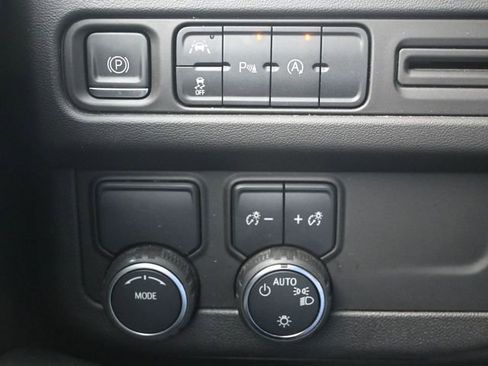 Used 2023 Chevrolet Suburban Premier image 16