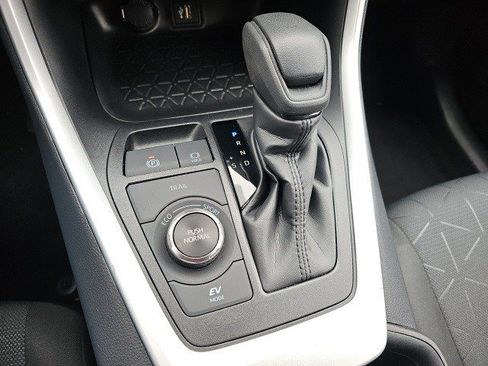 Used 2025 Toyota RAV4 XLE image 24