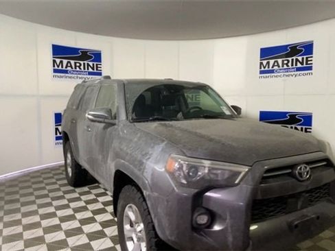 Used 2022 Toyota 4Runner SR5 Premium image 4