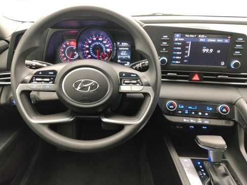 Used 2023 Hyundai Elantra SEL w/ Preferred Accessory Package FWD image 22