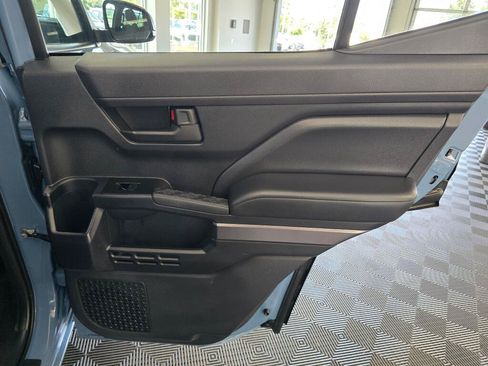 Used 2025 Toyota 4Runner SR5 AWD/4WD image 38