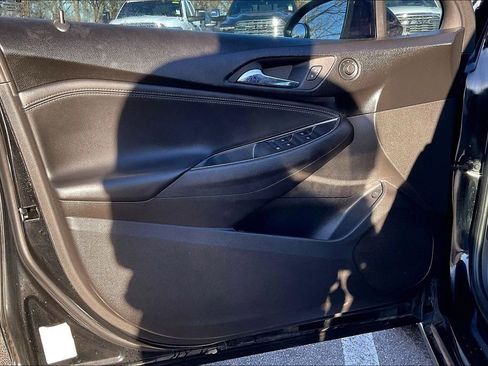 Used 2017 Chevrolet Cruze Premier image 23