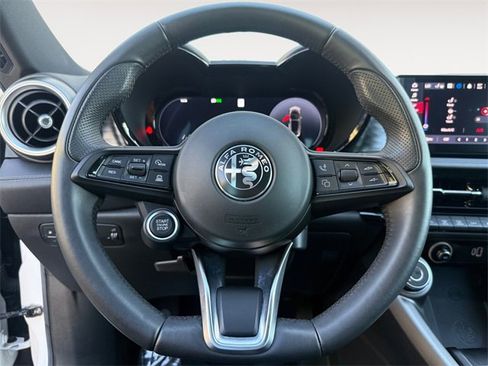 Used 2024 Alfa Romeo Tonale Ti w/ Premium Interior Package image 17