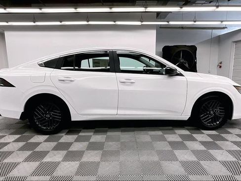 New 2026 Nissan Sentra SV FWD image 18