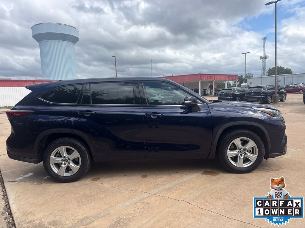 Used 2021 Toyota Highlander LE FWD image 4