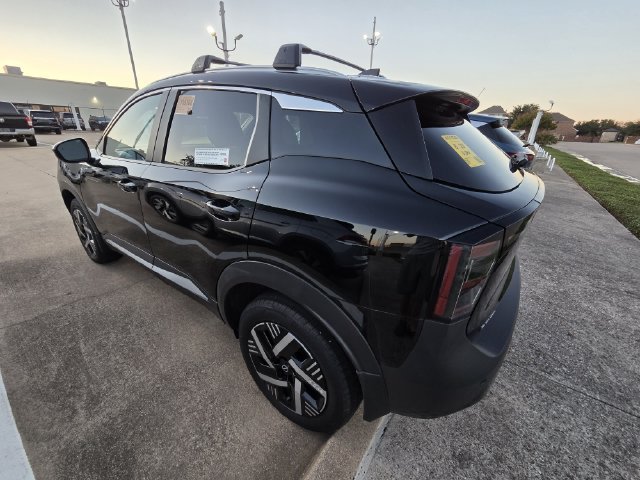 Used 2026 Nissan Kicks SV w/ Charging Package FWD image 4