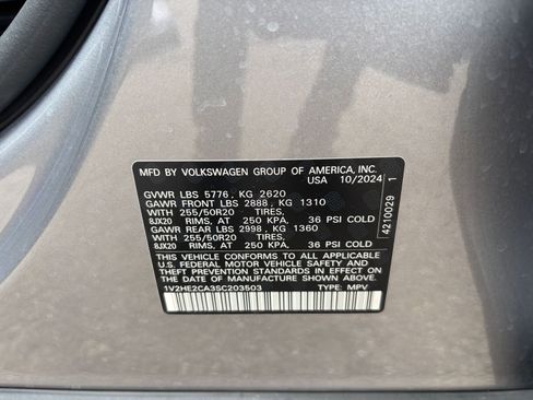 Used 2025 Volkswagen Atlas Cross Sport SE image 29