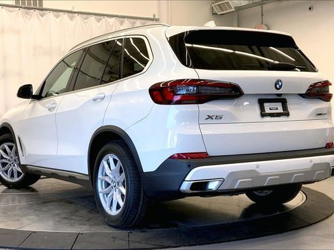 Certified 2023 BMW X5 xDrive40i w/ Premium Package AWD/4WD image 2