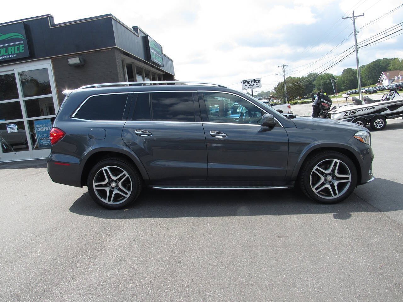Used 2017 Mercedes-Benz GLS 550 4MATIC image 3