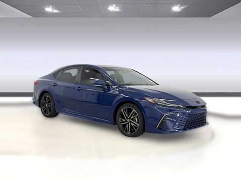 Used 2025 Toyota Camry XSE FWD image 7