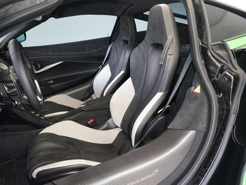 Used 2024 McLaren 750S RWD image 19