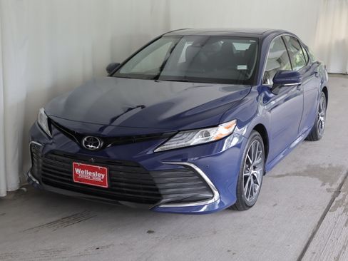 Used 2024 Toyota Camry XLE w/ Navigation Package AWD/4WD image 25