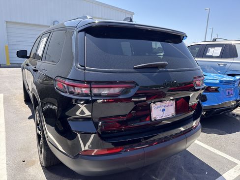 Used 2024 Jeep Grand Cherokee L Altitude image 8