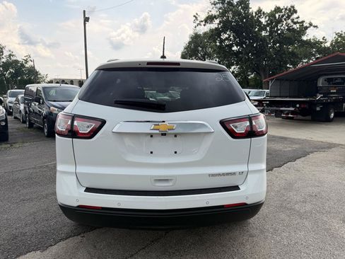 Used 2016 Chevrolet Traverse LT w/ Style and Technology Package FWD image 7