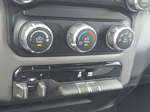 Used 2024 RAM 2500 Big Horn AWD/4WD image 30