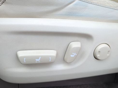 Used 2011 Lexus GX 460 w/ Comfort Plus Pkg image 16