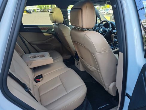 Used 2023 Porsche Macan S AWD/4WD image 18