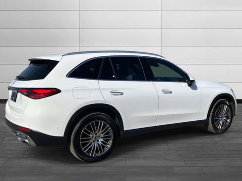 Used 2025 Mercedes-Benz GLC 300 image 3