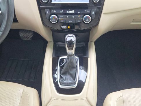 Used 2017 Nissan Rogue SL w/ SL Premium Package FWD image 18