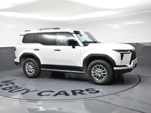Used 2024 Lexus GX 550 AWD/4WD image 2
