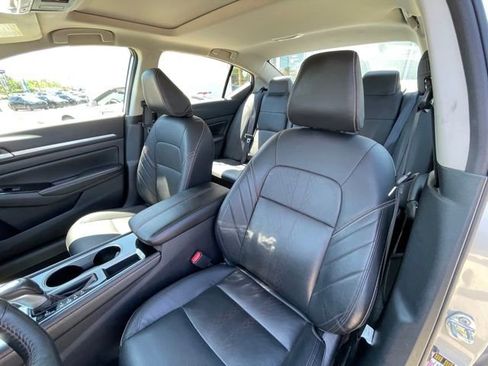 Used 2024 Nissan Altima 2.5 SR w/ SR Premium Package FWD image 17