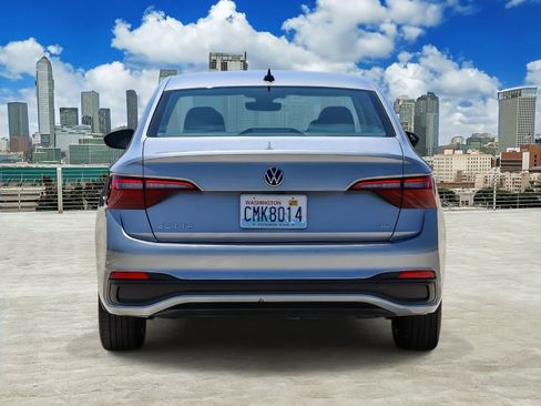 Certified 2024 Volkswagen Jetta SE FWD image 5