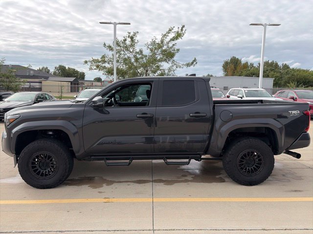 Used 2024 Toyota Tacoma TRD Sport w/ TRD Sport Upgrade Package AWD/4WD image 4