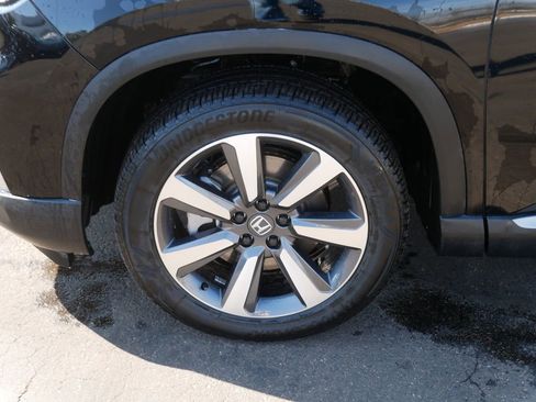 Used 2025 Honda Pilot Touring image 8