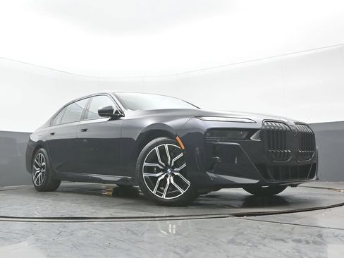 Used 2023 BMW 760i xDrive w/ Executive Package AWD/4WD image 32