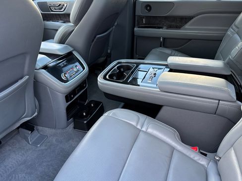 Used 2019 Lincoln Navigator L Reserve image 12