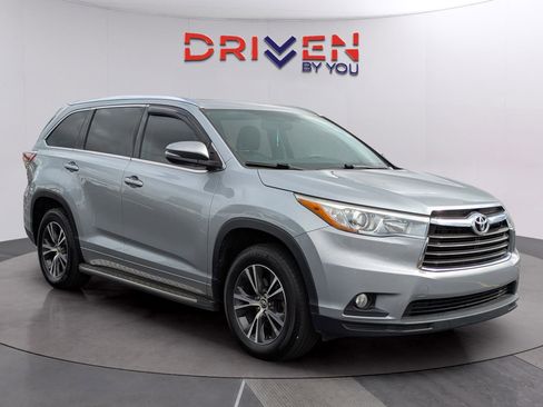 Used 2016 Toyota Highlander XLE FWD image 7