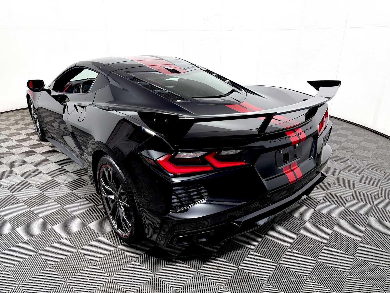 Used 2023 Chevrolet Corvette Stingray Preferred Cpe w/ Z51 Performance Package RWD image 5