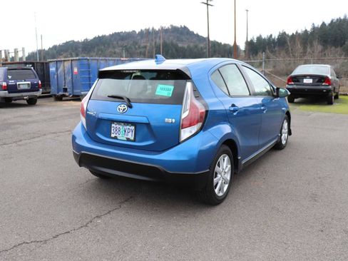 Used 2017 Toyota Prius C Two image 5