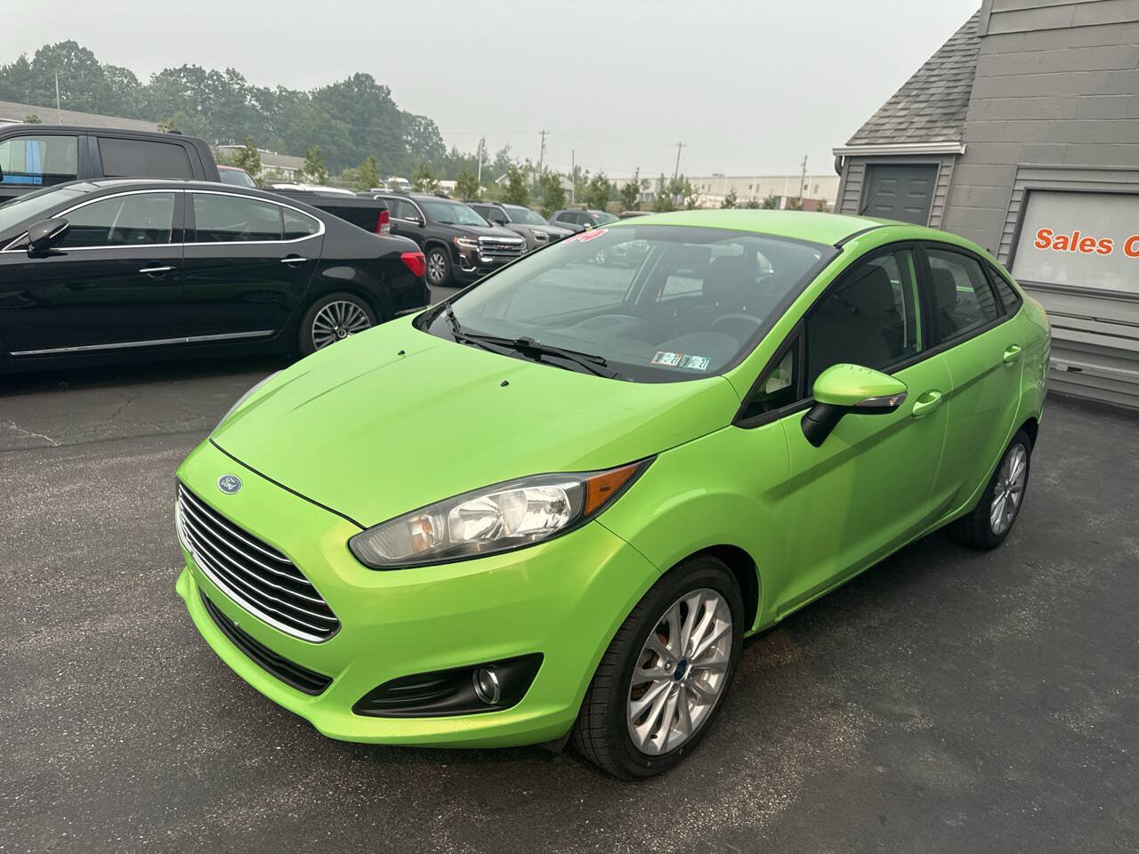Used 2014 Ford Fiesta SE w/ Equipment Group 201A FWD image 3