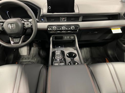 New 2025 Honda Pilot TrailSport image 15