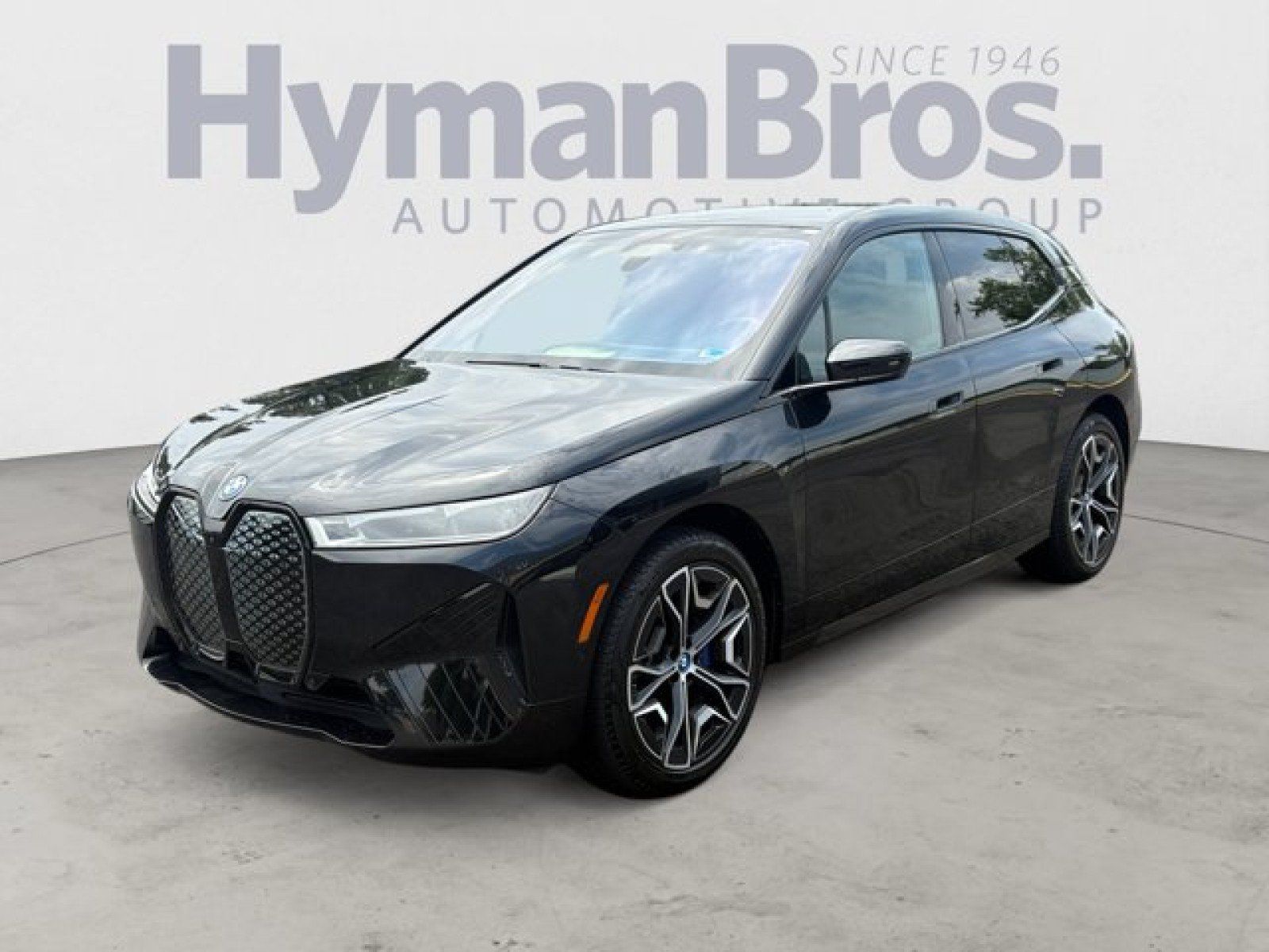 Used 2024 BMW iX xDrive50 w/ Sport Package AWD/4WD image 7
