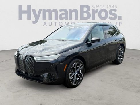 Used 2024 BMW iX xDrive50 w/ Sport Package AWD/4WD image 7