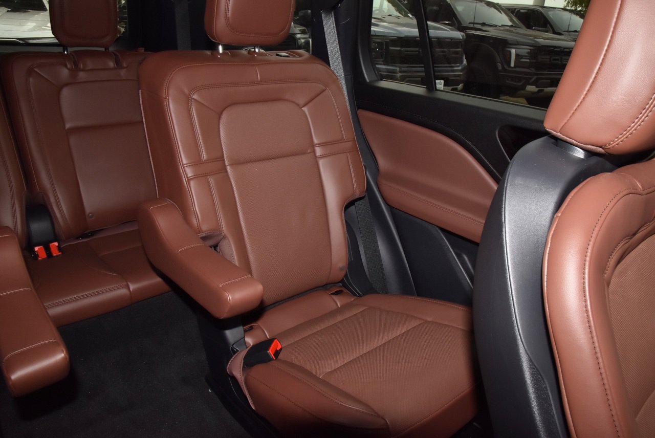 New 2027 Lincoln Aviator Reserve w/ Jet Appearance Package RWD image 22