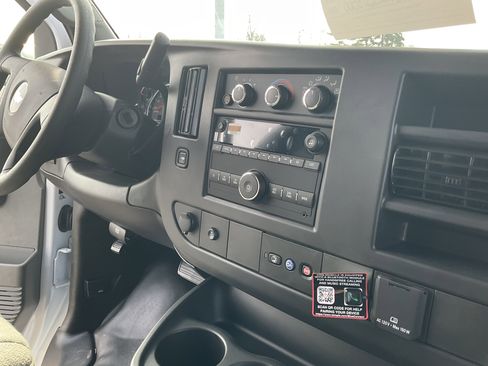 Used 2025 Chevrolet Express 3500 Extended w/ Driver Convenience Package image 12