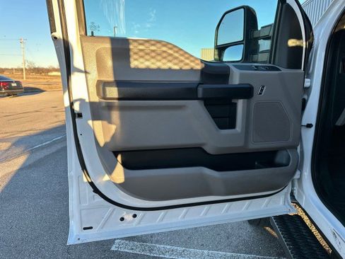Used 2018 Ford F550 4x4 Regular Cab Super Duty image 21